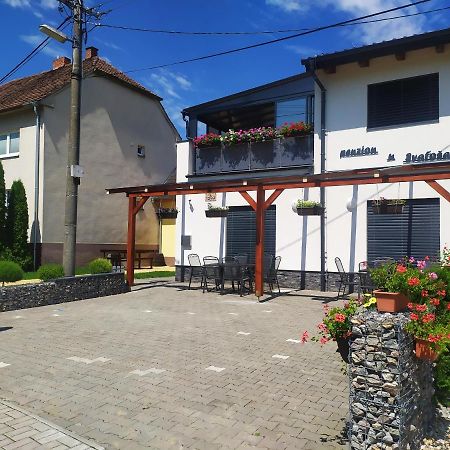 Penzion U Svatosa Mutenice Bagian luar foto