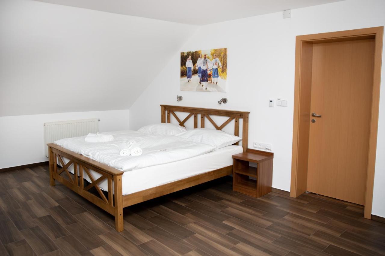 Penzion U Svatosa Mutenice Bagian luar foto